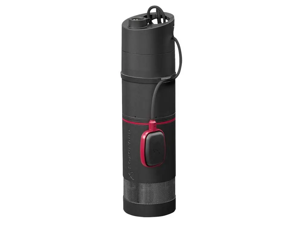 Schwarze Unterwasserpumpe mit Kabel und einem Anschluss. Das Produkt trägt das Grundfos-Logo und ist für den Einsatz in Zisternen konzipiert.